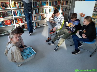 Klasse 6a_Bibliothek_22_02.jpg
