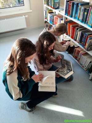 Klasse 6a_Bibliothek_22_03.jpg