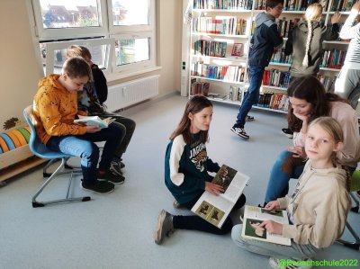 Klasse 6a_Bibliothek_22_04.jpg