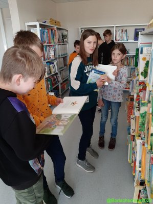 Klasse 6a_Bibliothek_22_05.jpg